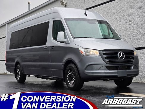 Used 2021 Mercedes-Benz Sprinter 2500 image 1