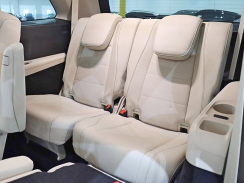 Used 2022 Mercedes-Benz GLS 450 GLS 450 w/ Warmth & Comfort Package image 37