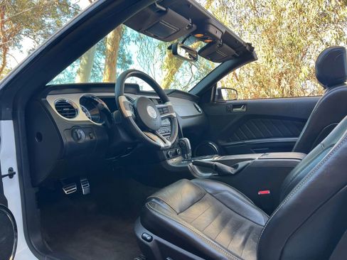 Used 2013 Ford Mustang Premium image 14