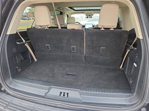 Used 2024 Ford Expedition Limited AWD/4WD image 7