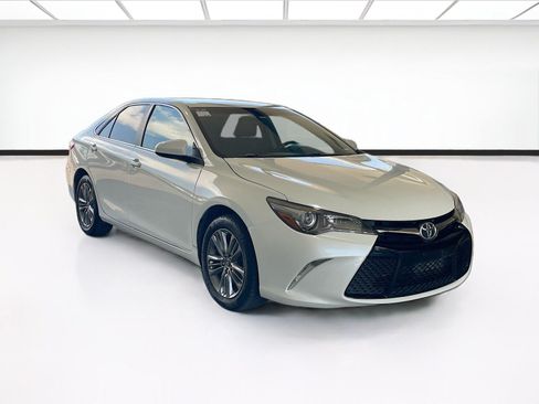 Used 2017 Toyota Camry SE FWD image 3