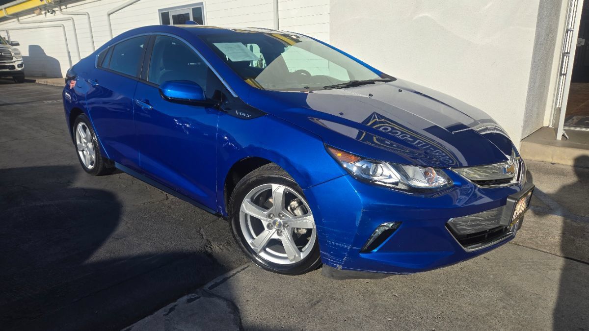 Used 2017 Chevrolet Volt LT FWD image 2