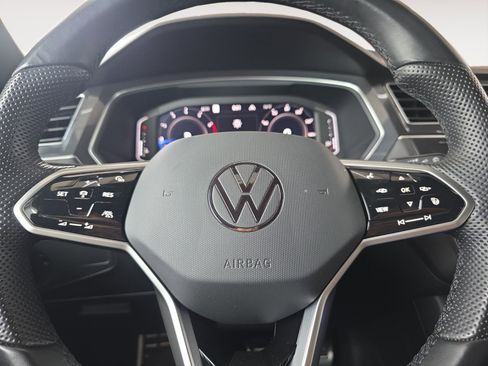 Used 2022 Volkswagen Tiguan SEL R-Line AWD/4WD image 11