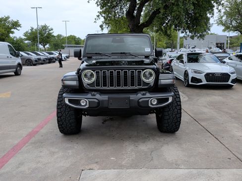 Used 2025 Jeep Wrangler Unlimited Sahara AWD/4WD image 5