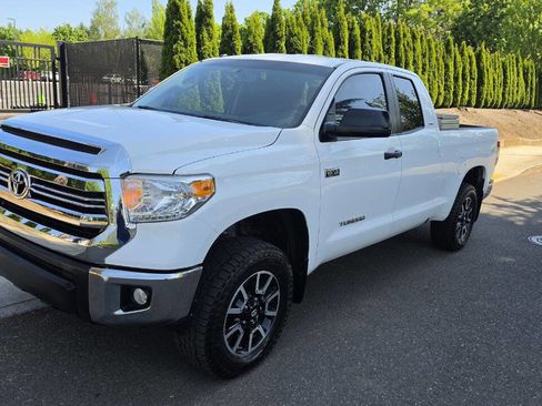 Used 2017 Toyota Tundra SR5 AWD/4WD image 1