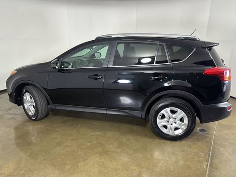 Used 2013 Toyota RAV4 LE AWD/4WD image 14