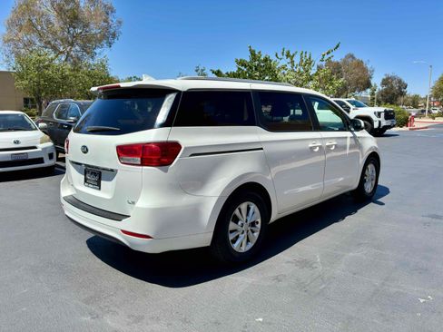Used 2015 Kia Sedona LX w/ LX Convenience Package FWD image 8