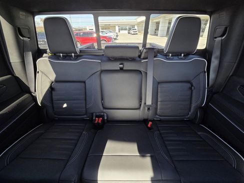 Used 2026 GMC Sierra 2500 AT4X image 28