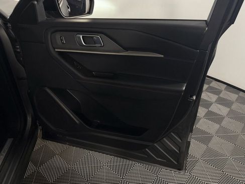 Used 2025 Ford Explorer ST-Line image 35
