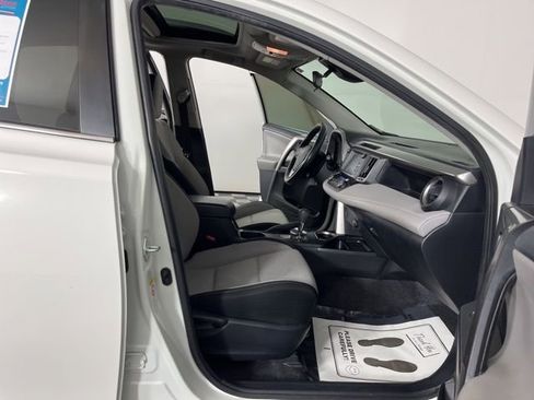 Used 2018 Toyota RAV4 XLE image 40