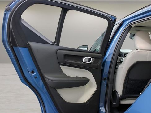 New 2025 Volvo XC40 B5 Ultra w/ Climate Package image 18