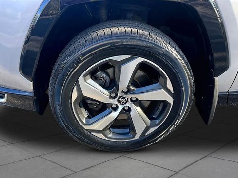 Used 2021 Toyota RAV4 SE w/ Weather & Moonroof Package AWD/4WD image 11
