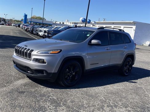 Used 2016 Jeep Cherokee Latitude w/ Comfort/Convenience Group image 3