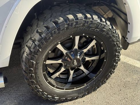 Used 2020 RAM 1500 Laramie AWD/4WD image 9
