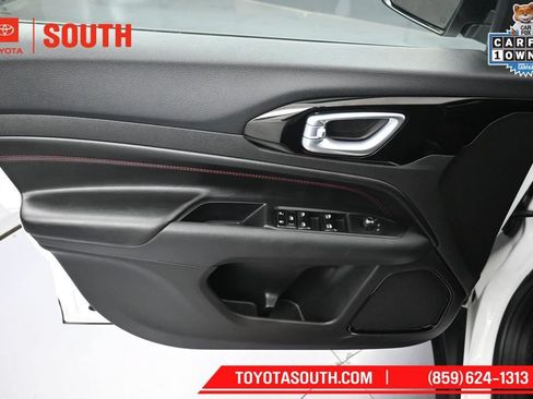 Used 2024 Jeep Compass Trailhawk AWD/4WD image 23