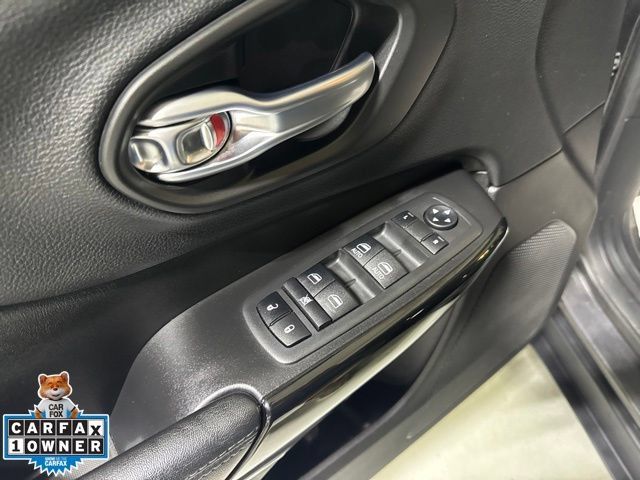 Used 2019 Jeep Cherokee Latitude Plus AWD/4WD image 17