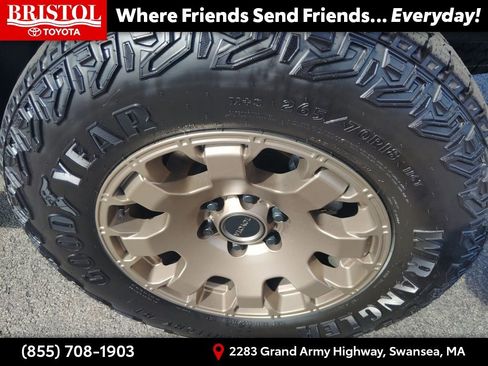 Used 2025 Toyota Tacoma Trailhunter image 12