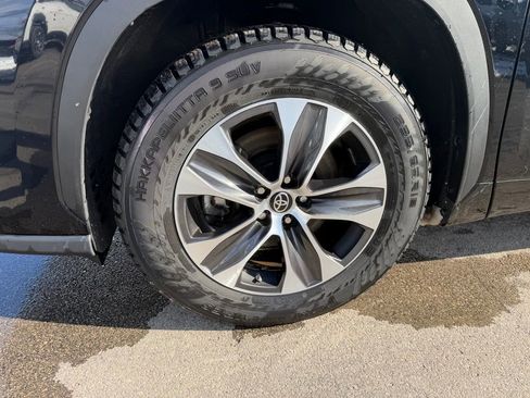 Certified 2022 Toyota Highlander XLE image 9