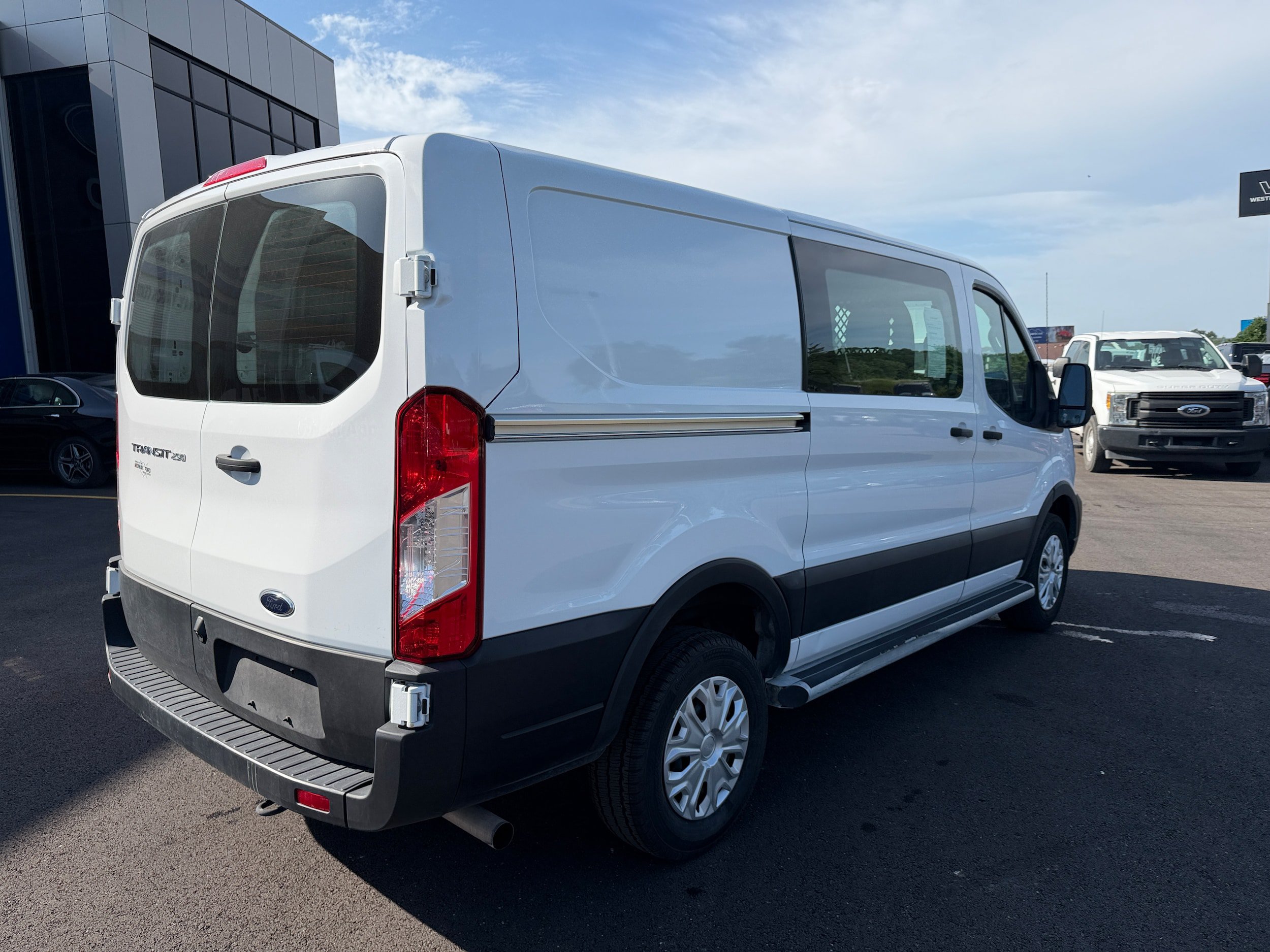 Used 2024 Ford Transit 250 Low Roof w/ Exterior Upgrade Package RWD image 7