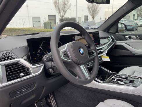 Used 2026 BMW X5 xDrive40i w/ M Sport Package image 16