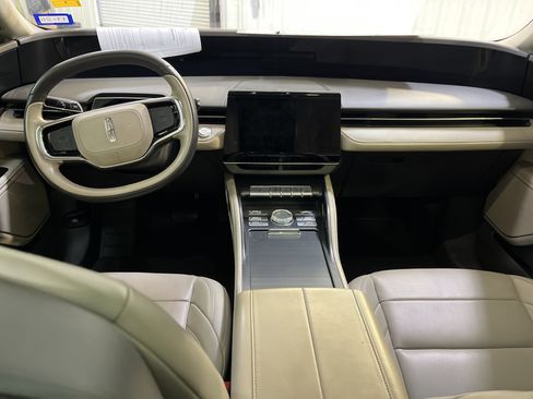 Used 2024 Lincoln Nautilus Premier w/ Equipment Group 102A image 12