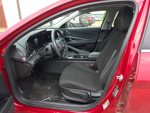 Used 2025 Hyundai Elantra SEL FWD image 14