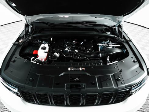 Used 2024 Jeep Grand Cherokee L Altitude image 33