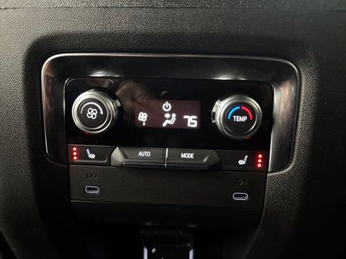 Used 2025 GMC Yukon XL Denali AWD/4WD image 26