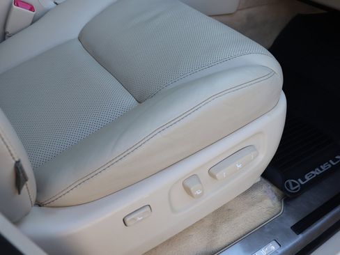 Used 2013 Lexus LX 570 4WD image 28