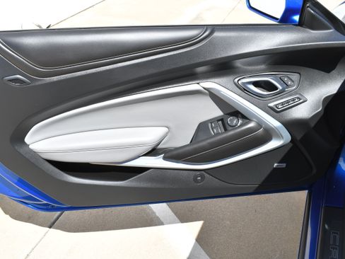 Used 2018 Chevrolet Camaro SS RWD image 10