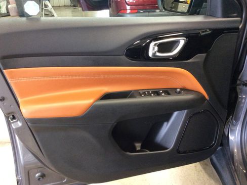 Used 2024 Jeep Compass Limited image 12