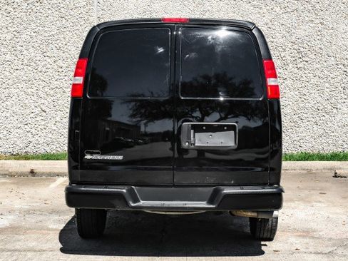 Used 2021 Chevrolet Express 2500 w/ Driver Convenience Package image 11