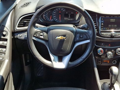 Used 2018 Chevrolet Trax LT w/ LT Convenience Package FWD image 12