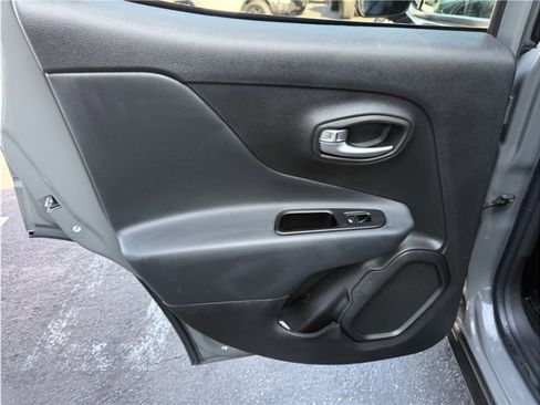 Used 2020 Jeep Renegade Altitude image 17