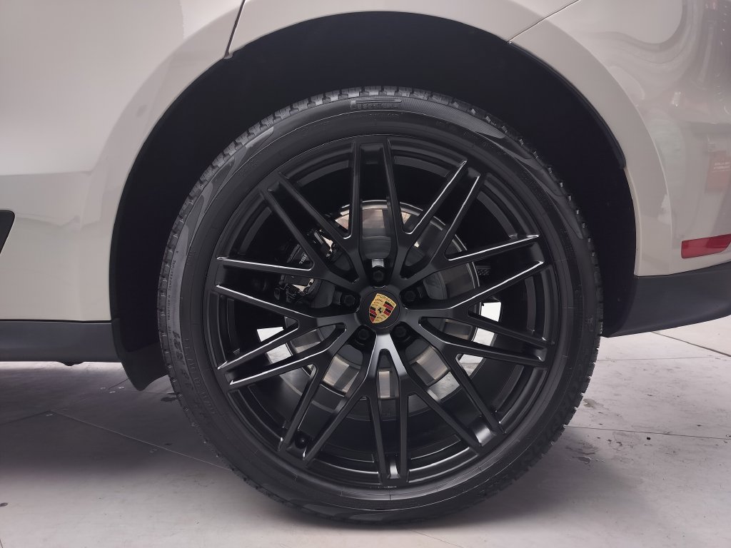 Certified 2023 Porsche Macan GTS AWD/4WD image 28