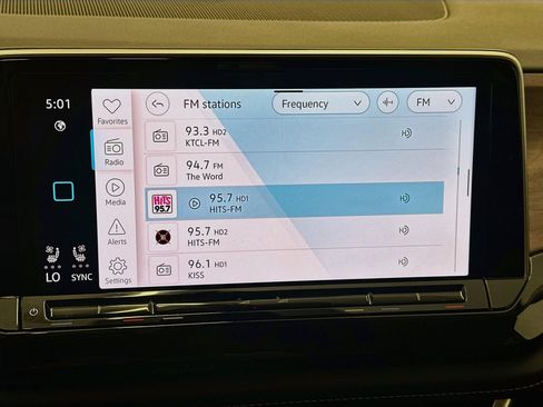 Used 2025 Volkswagen Atlas SE AWD/4WD image 21