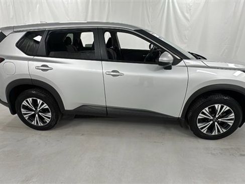 Certified 2022 Nissan Rogue SV image 2