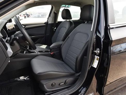 Used 2025 Volkswagen Jetta SE image 20