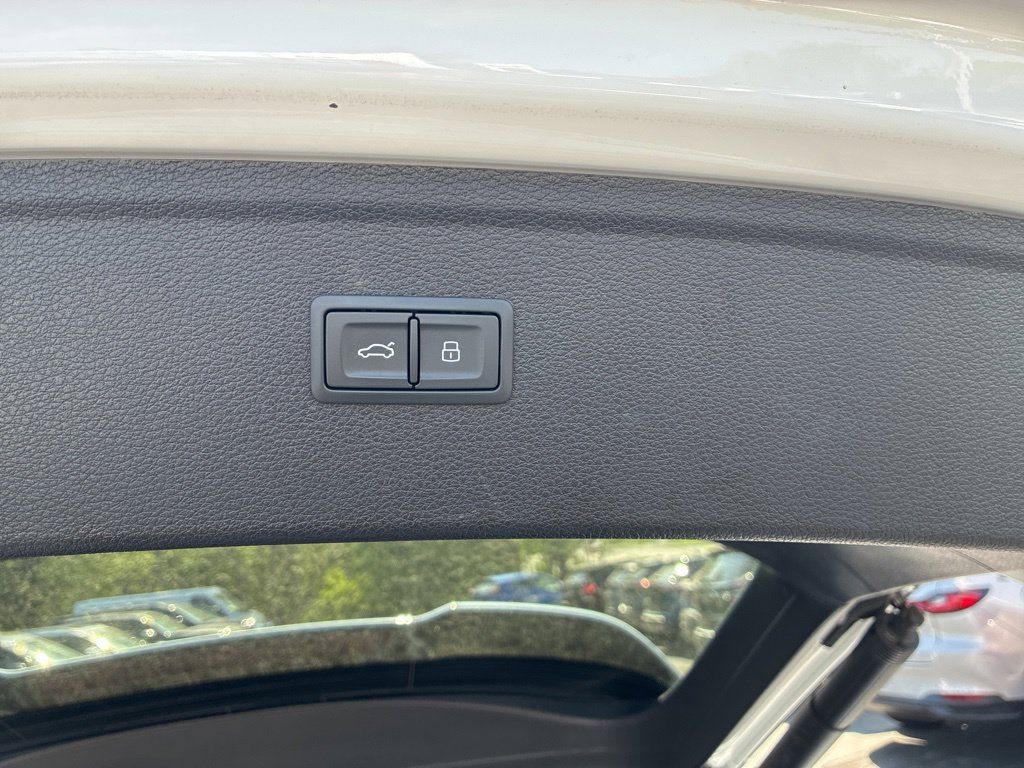 Used 2023 Audi Q5 e Premium w/ Convenience Package AWD/4WD image 15