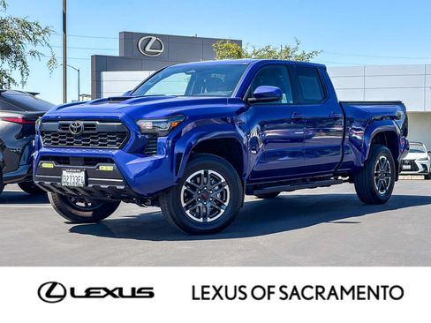 Used 2025 Toyota Tacoma TRD Sport AWD/4WD image 1