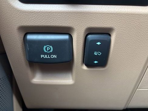 Certified 2022 Ford F150 Lariat w/ Equipment Group 502A High image 17