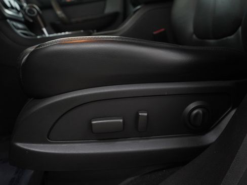 Used 2014 GMC Acadia SLT image 27