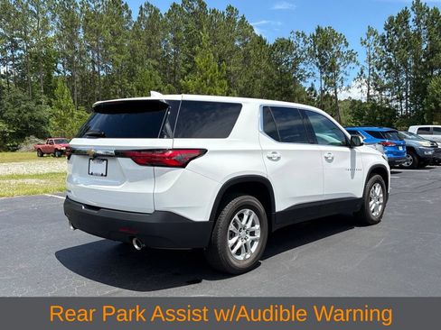 Used 2023 Chevrolet Traverse LS w/ Safety Package FWD image 5