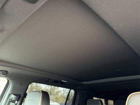 Used 2023 GMC Yukon XL AT4 w/ AT4 Premium Package image 29