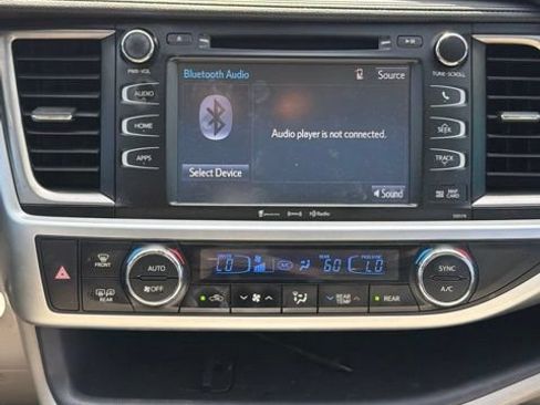 Certified 2018 Toyota Highlander XLE w/ Carpet Mat Package (TMS) AWD/4WD image 16