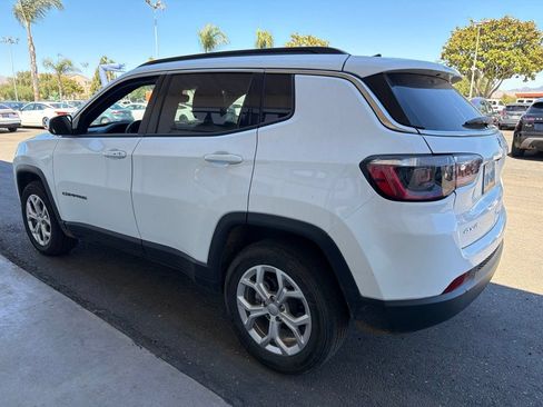 Used 2024 Jeep Compass Latitude AWD/4WD image 3