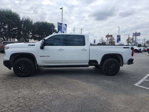 Used 2025 Chevrolet Silverado 2500 LTZ w/ LTZ Plus Package image 4