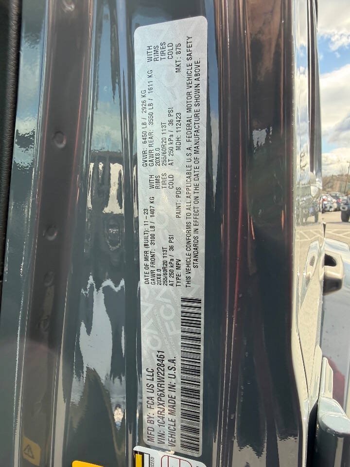 Used 2024 Jeep Wrangler Unlimited Sahara AWD/4WD image 30