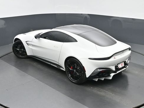 Used 2021 Aston Martin V8 Vantage Coupe image 29