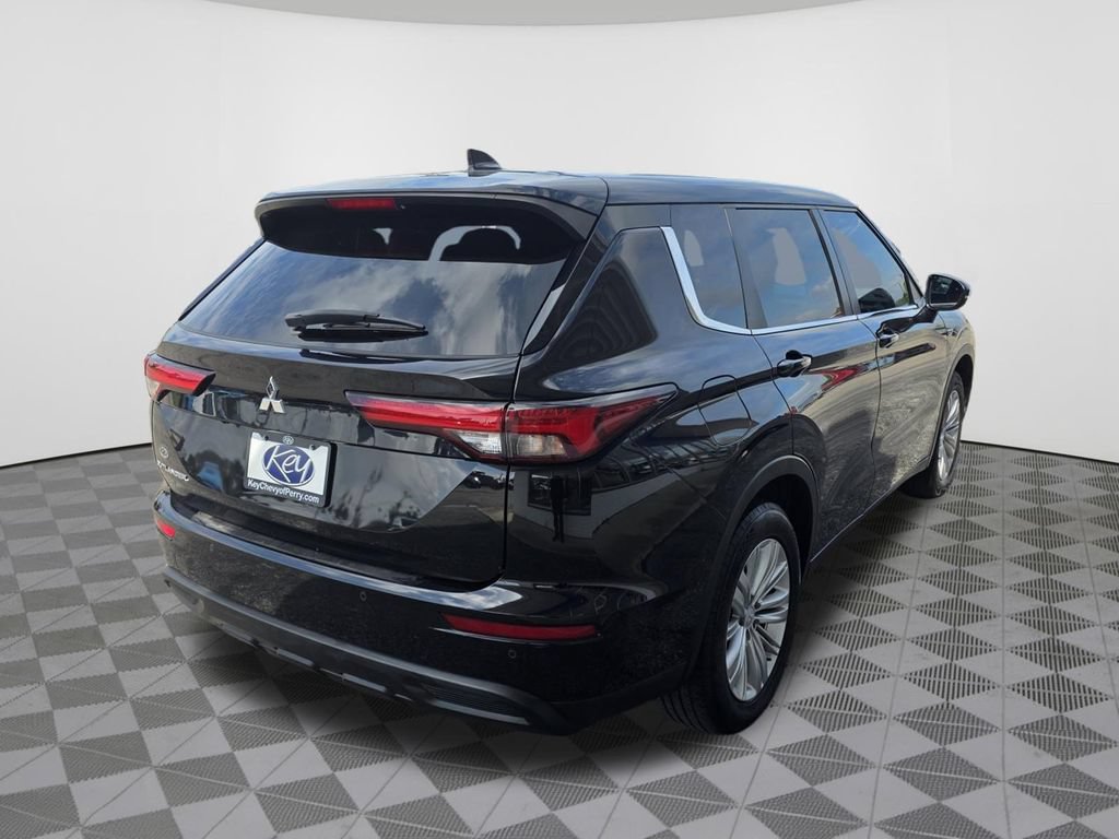 Used 2023 Mitsubishi Outlander ES FWD image 10